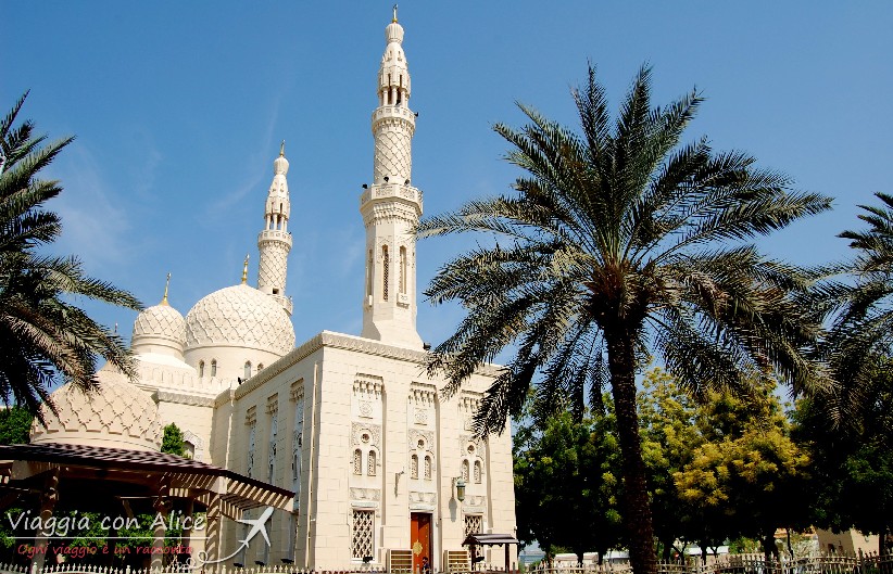 La Jumeirah Mosque, una delle moschee più belle e più bianche di Dubai