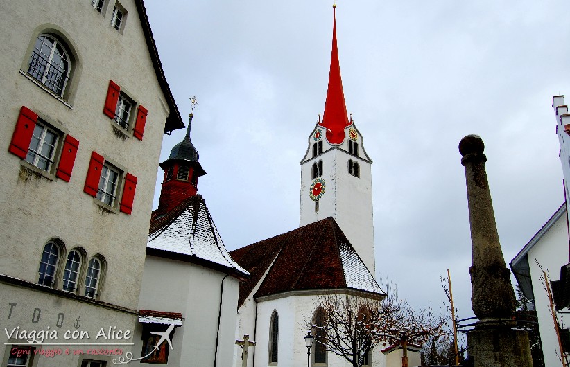 I campanili delle chiese di Bremgarten hanno il tetto spiovente color rosso
