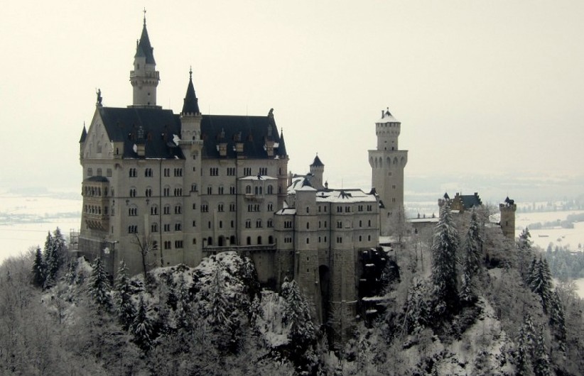 Questo è il panorama sul Castello di Neuschwanstein che si ammira dal Ponte di Maria