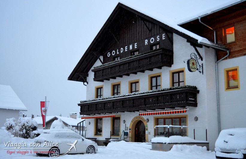 Il nostro hotel Goldene Rose in Austria questa mattina è tutto immerso nella neve fresca