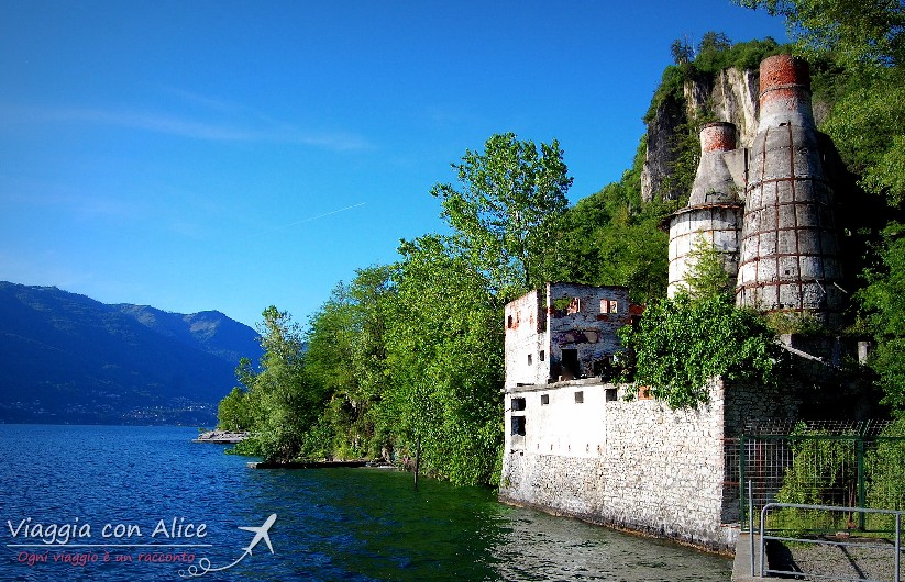 I camini delle Fornaci di Caldè affacciati direttamente sulle rive del Lago Maggiore