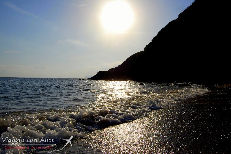 tramonto sulla spiaggia dell'innamorata dell'isola d'elba