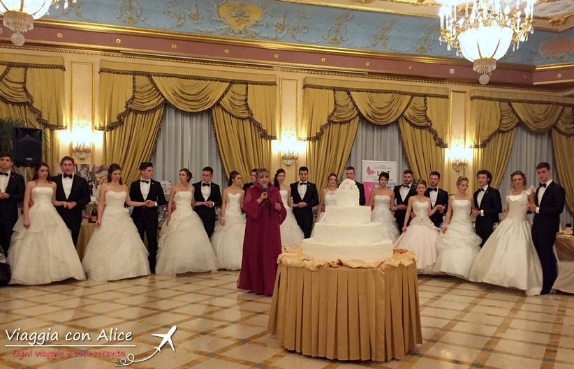 La torta delle debuttanti e le premiazioni al Ballo delle Debuttanti di Stresa