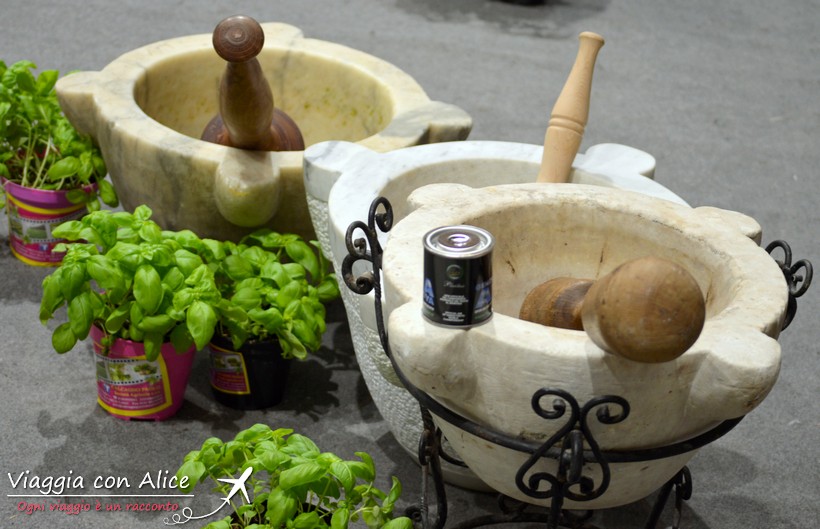 Mostra dei mortaio storici usati per fare il pesto genovese