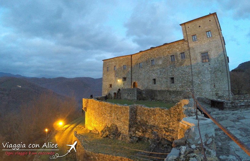 festeggiamo la notte di capodanno al castello dell'aquila in compagnia di amici