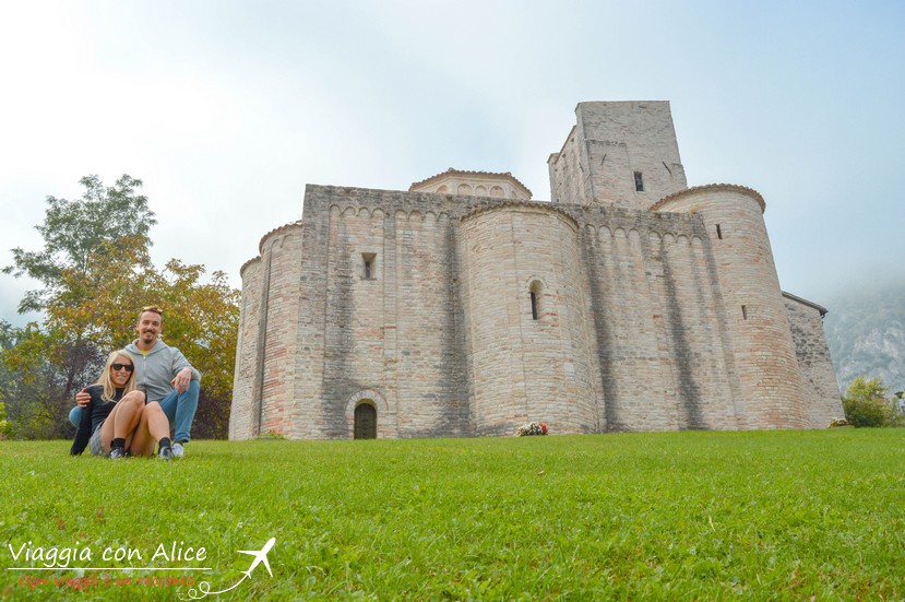 abbazia san vittore di genga