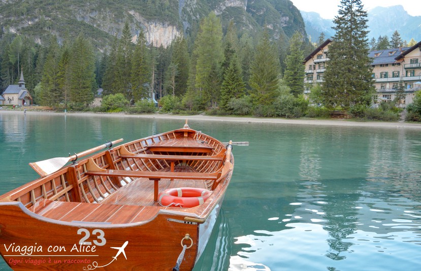 barca a remi lago di braies