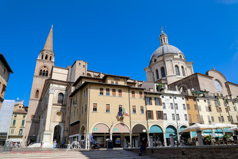 piazza delle erbe Mantova
