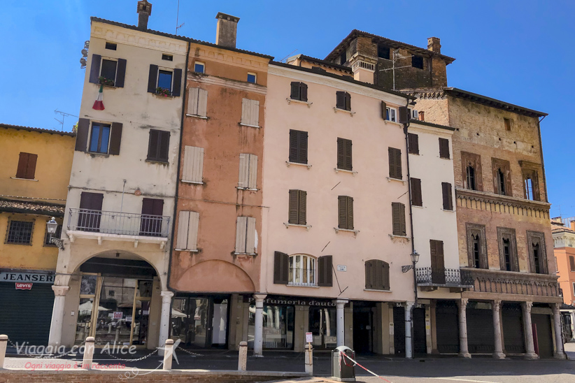 piazza delle erbe Mantova