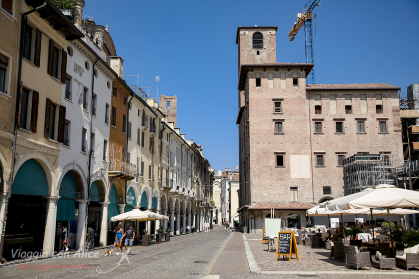 piazza delle erbe Mantova