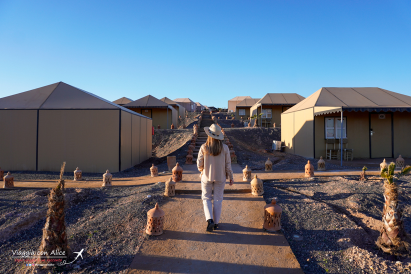 Dormire una notte nel deserto di Agafay in Marocco