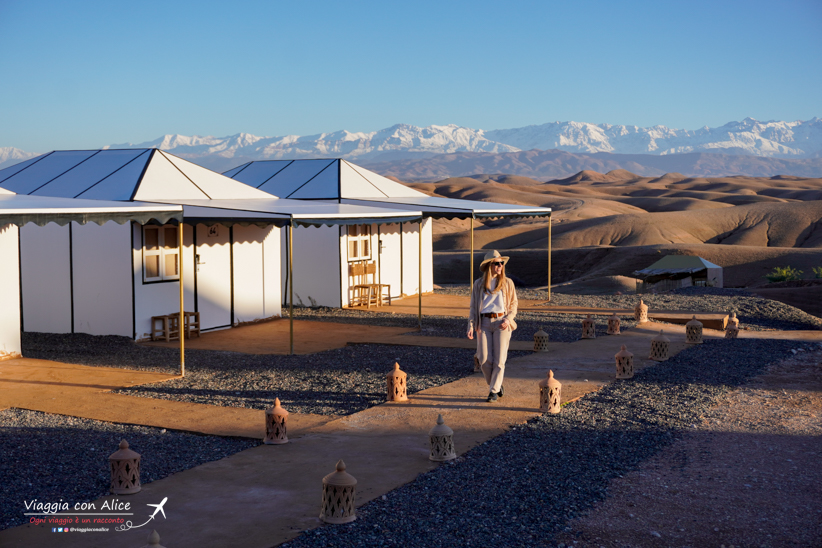 Dormire una notte nel deserto di Agafay in Marocco