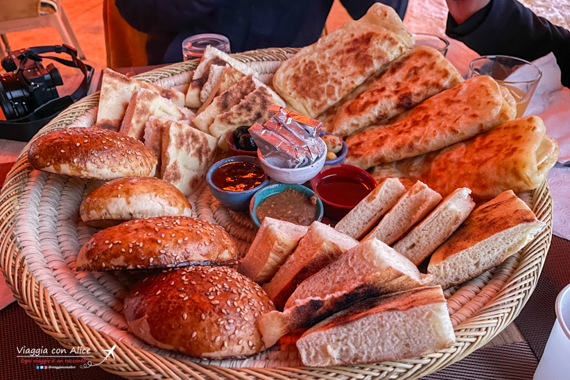Dormire una notte nel deserto di Agafay in Marocco