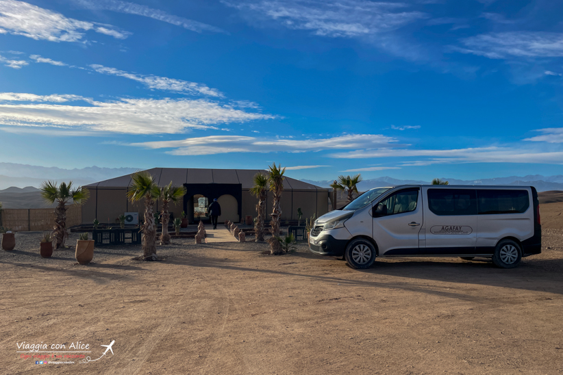 Dormire una notte nel deserto di Agafay in Marocco