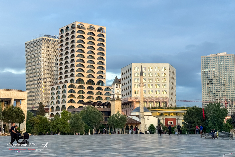 piazza scanderbeg tirana