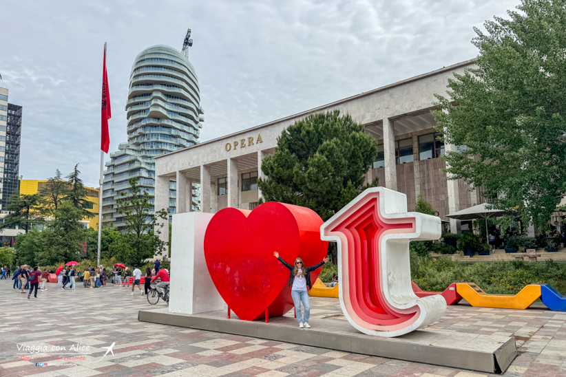 piazza scanderbeg tirana