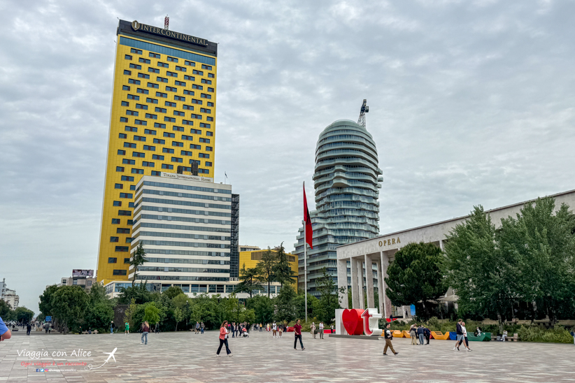 piazza scanderbeg tirana
