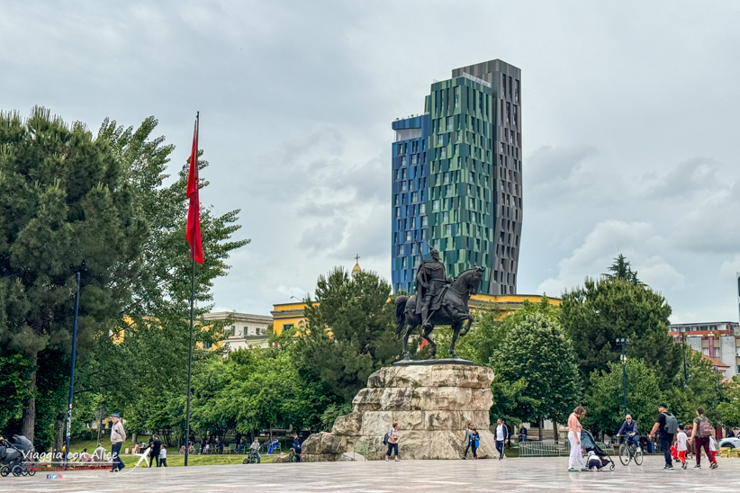 piazza scanderbeg tirana
