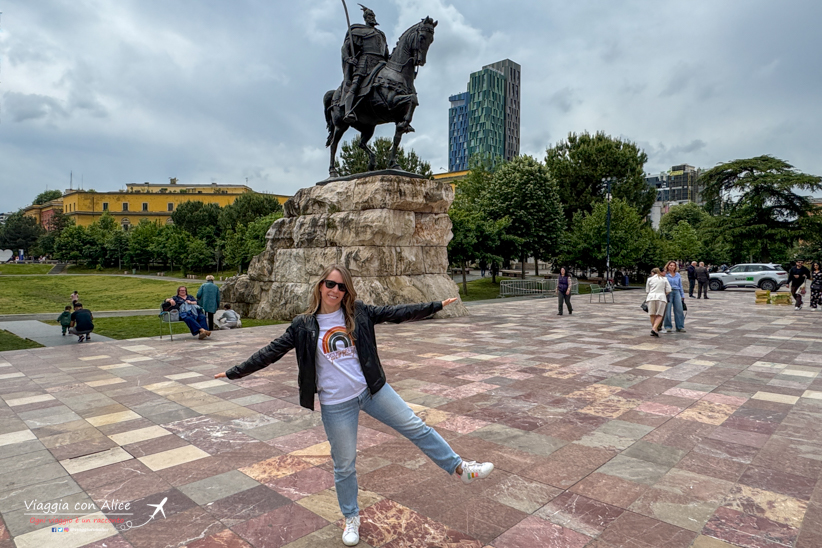 piazza scanderbeg tirana